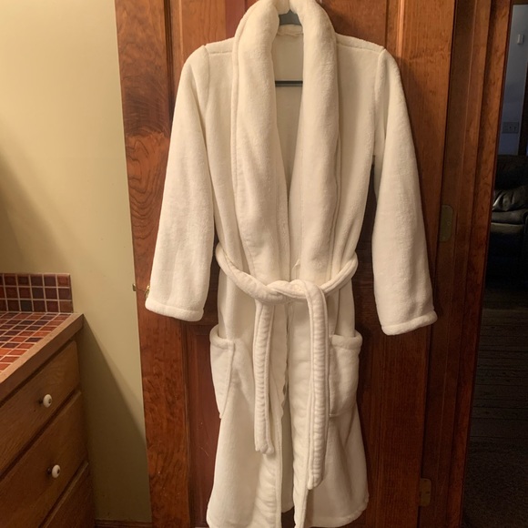 Soft Surroundings CREAM color wrap robe belted PLUSH. SO-SOFT!